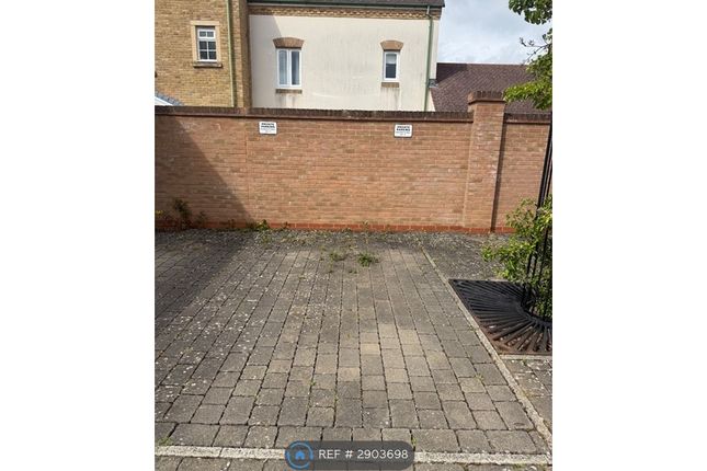 Mattocks Path, East Wichelstow, Swindon photo 4