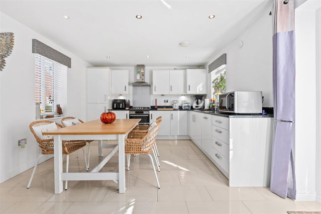 4, Harebell Avenue, Hitchin photo 2