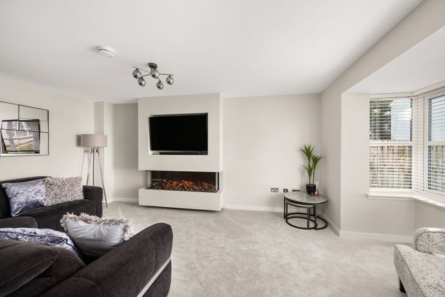 5 Whitelawston Drive, Dundee photo 2