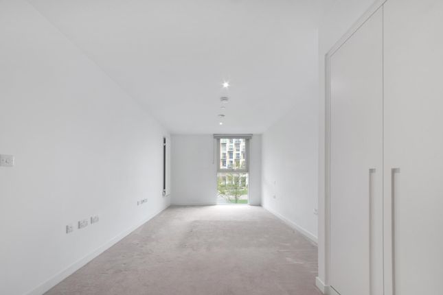 Flat for sale in Carrick House, Royal Wharf, London