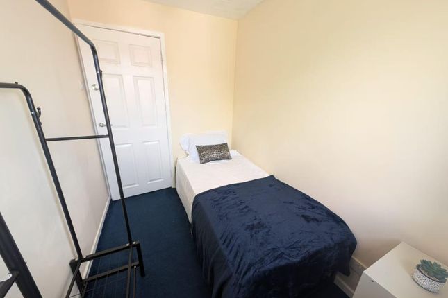 1-bed house on Norman Street, Failsworth, £500/mo