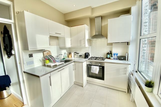 Flat B, 6, Muswell Road, London photo 3