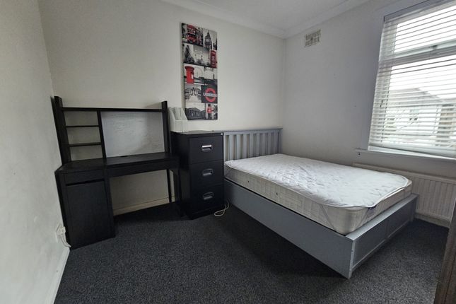 59, Woodlands Road, Ilford photo 4