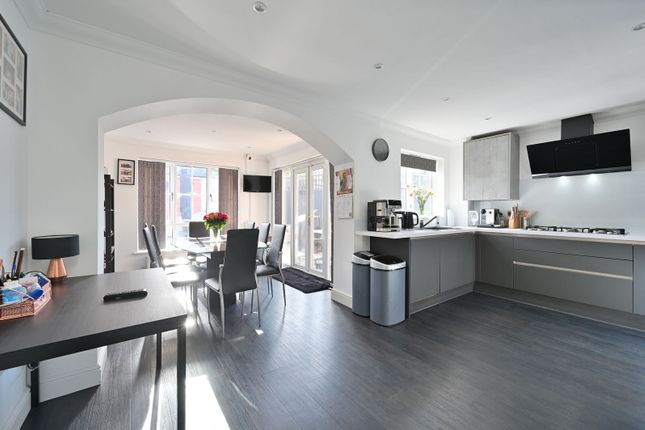 Eastbury Road, Bushey photo 2