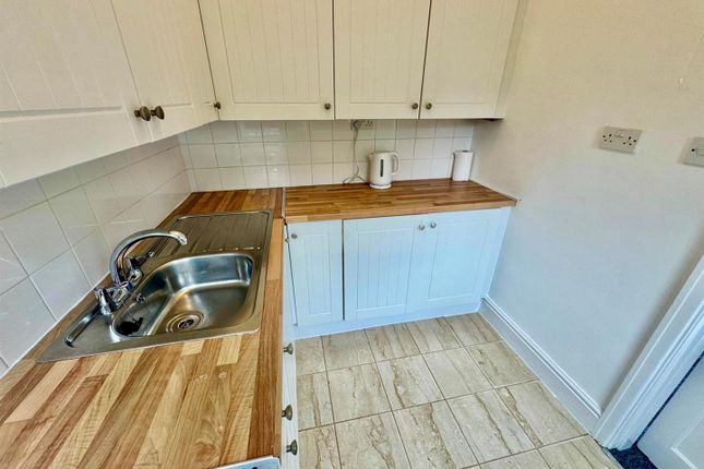 398, Scalby Road, Scarborough photo 4