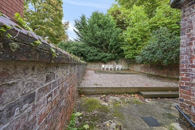 Terraced house to rent in Brackenbury Road, Preston, Lancashire