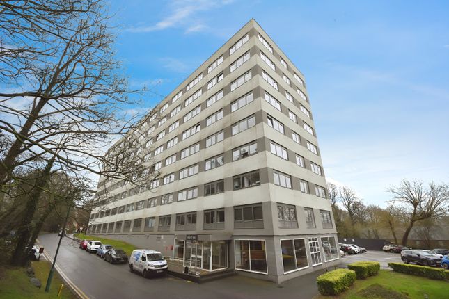2-bed flat on 44 Regent House, Hubert Road, Brentwood, £275,000