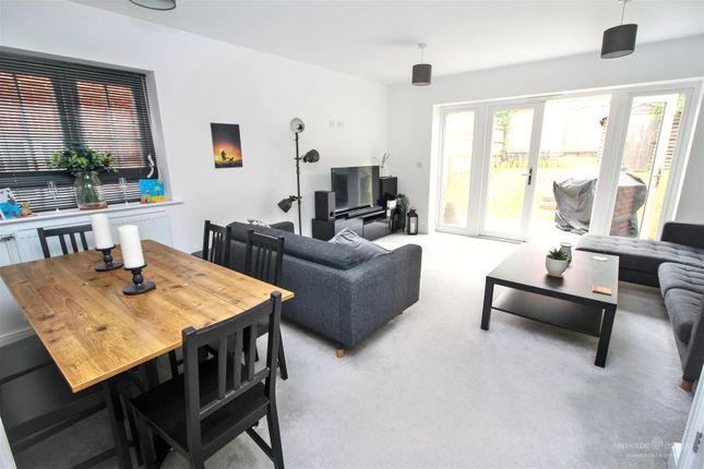15, Sheffield Close, Reading photo 3