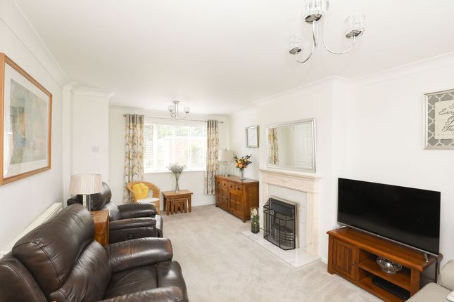 61 Grindlow Avenue, Chesterfield photo 2