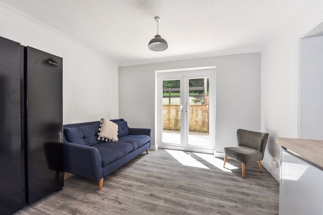 Room 1, 76, Wavell Way, Winchester photo 4
