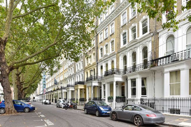 Flat to rent in Beaufort Gardens, London