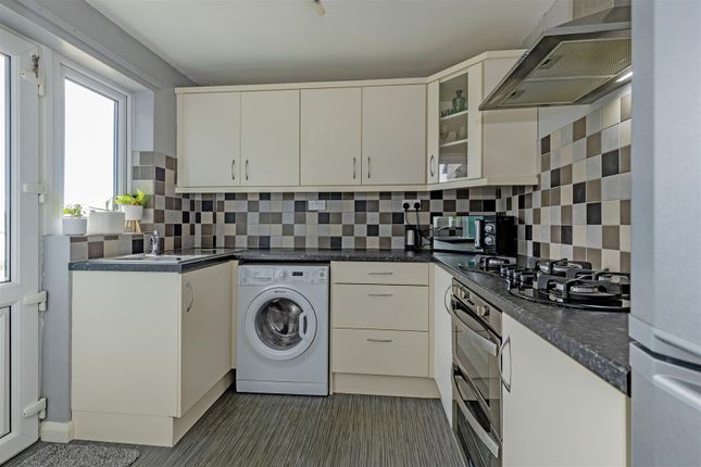 11, Wyntor Avenue, Matlock photo 4