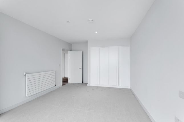 120 Liner House 12, Admiralty Avenue, London photo 4