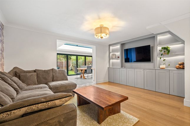 29, Dovedale Close, Sandhurst photo 4