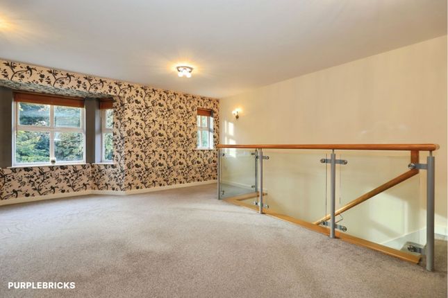 Crownoakes Drive, Stourbridge photo 3