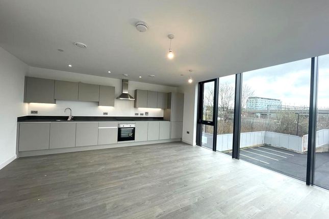 Apt 30, Milton Keynes photo 3