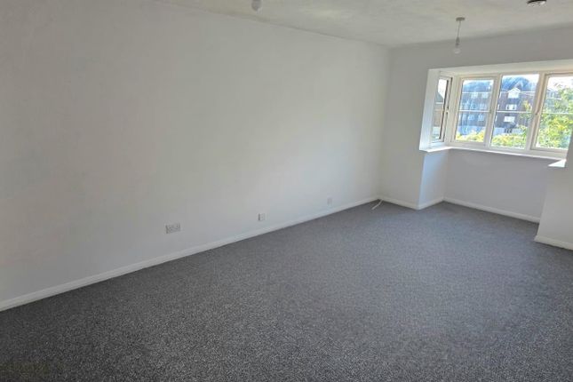 71 Tennyson Close, 24, Scotland Green Road, Enfield photo 4
