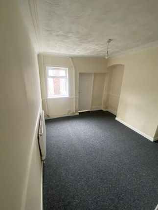 30 Hampton Street, Netherton, West Midlands photo 4