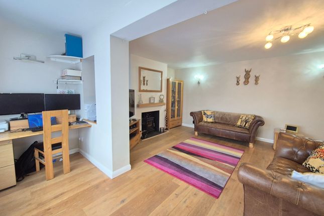 27B Barton Road, Nuneaton photo 3