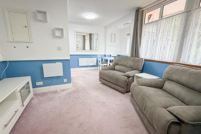 18, Castlehill Park, London Road, Great Clacton photo 3