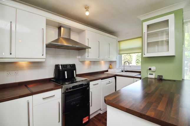 10, Holly Way, Colchester photo 4