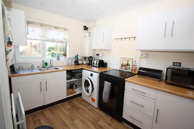 Flat to rent in Queensway, Cranleigh