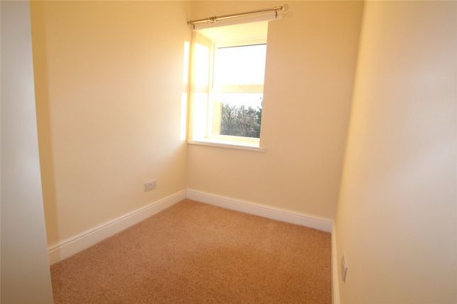 Terraced house to rent in New Hey Road, Huddersfield, West Yorkshire