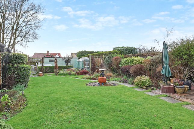 5, Hunters Chase, Godstone photo 2