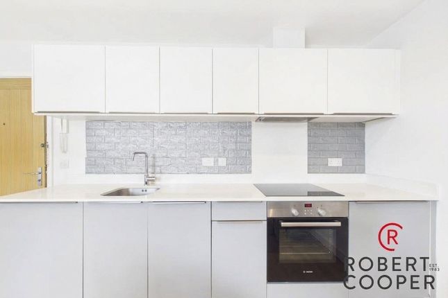 Flat 17 Solis, 260, Field End Road, Ruislip photo 4