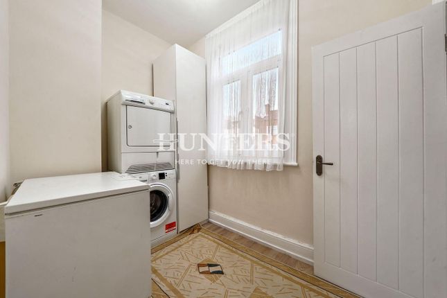 End terrace house for sale in Green Lanes, London