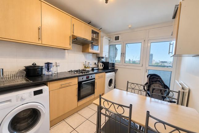 Flat 44, Aubrey Moore Point, Abbey Lane, London photo 3