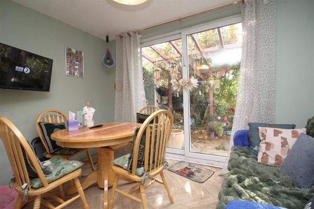 54, Middleton, Bretton, Peterborough photo 4