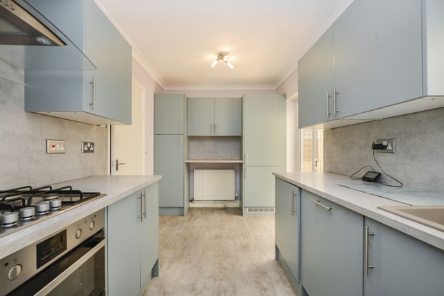 107, Charlton, Andover photo 4