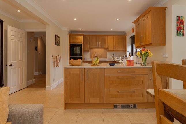 4, Ladyegate Close, Dorking photo 5