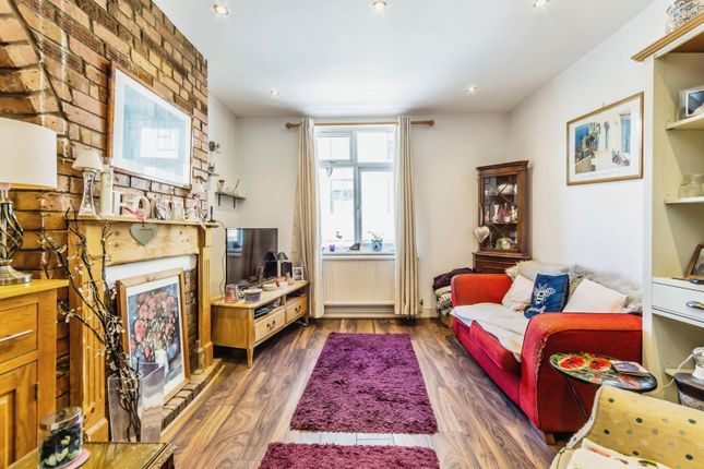 Thumbnail Maisonette for sale in Croydon Road, Caterham, Surrey