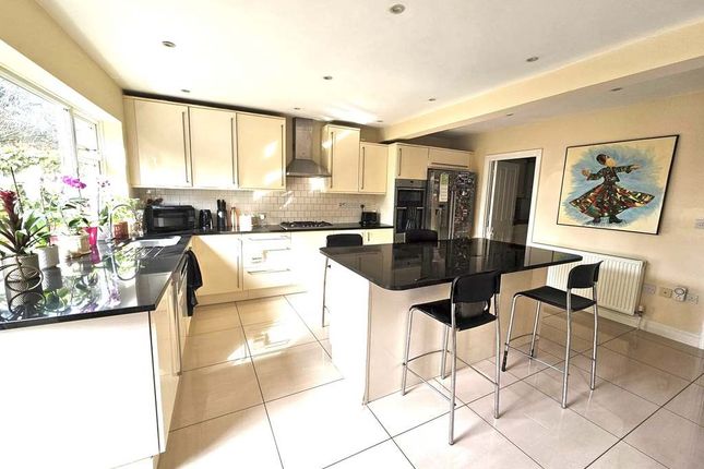 59, Francklyn Gardens, Edgware photo 2