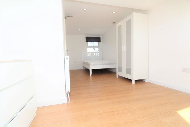 Room 5, 82, Reidhaven Road, London photo 5