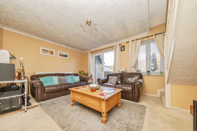 28, Aylward Close, Ipswich photo 4