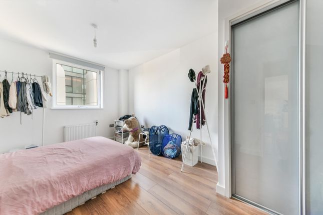 Flat for sale in Aquarelle House, City Road, London
