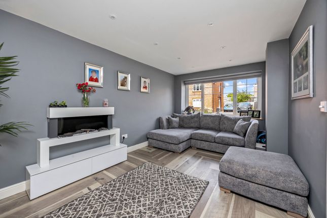 30 Rhodes Way, Billingshurst photo 4