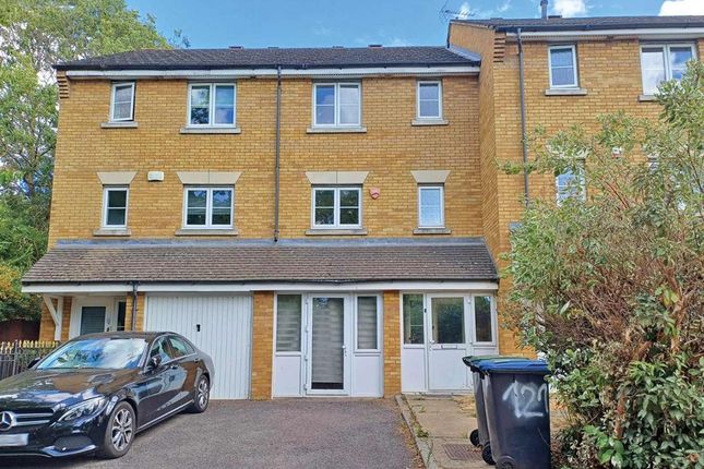 5-bed semi-detached on 121, Westminster Drive, London, £425,000