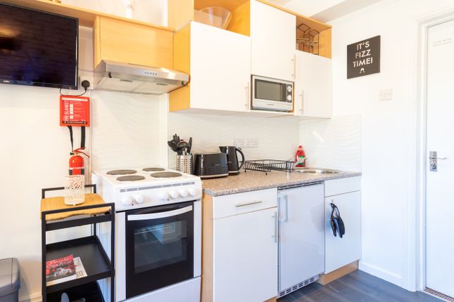 Flat to rent in Claremont Road, London