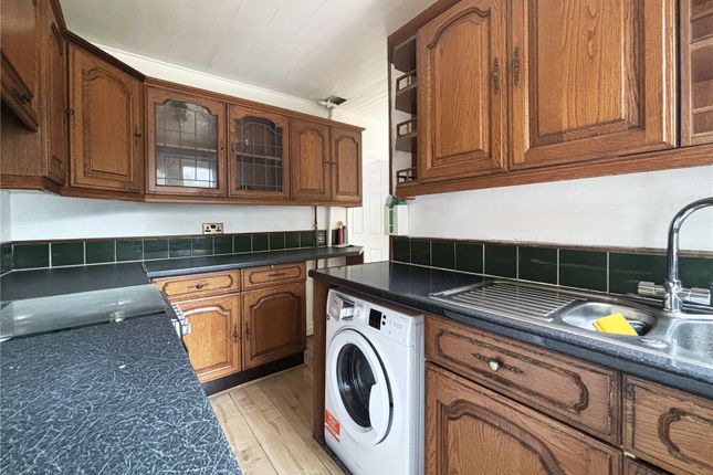 6, Grantham Gardens, Chadwell Heath photo 4