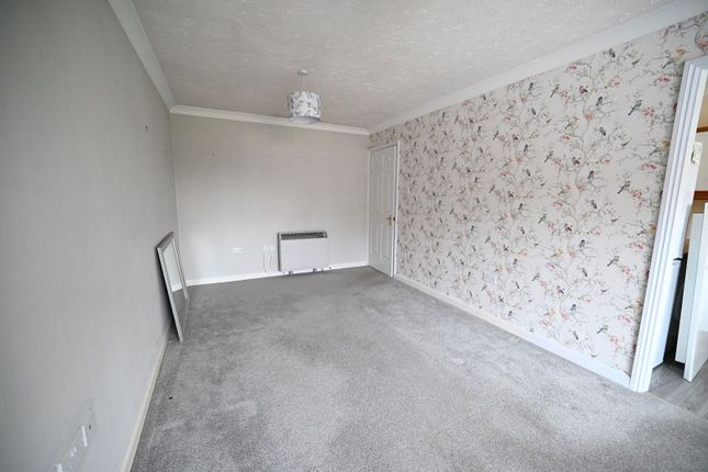 22, Tilley Close, Rochester photo 4