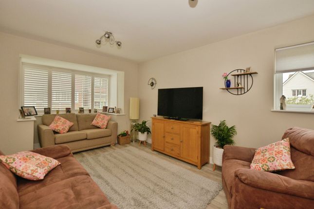 6, Hay Meadow, Maidstone photo 2