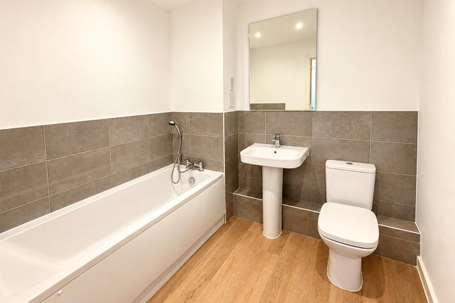 Flat 36, Langton House, 12, Old Market Place, Surrey photo 5