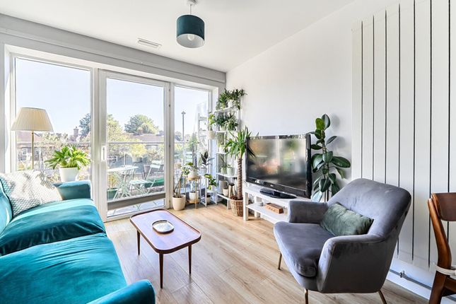 60 Westway, East Acton photo 4