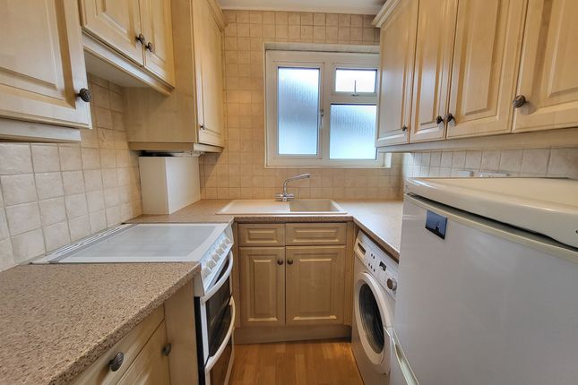 Thumbnail Flat to rent in Lynmouth Avenue, Morden