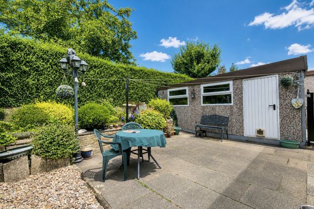 35, Cornwall Crescent, Brighouse photo 2