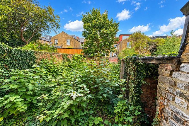 Buchanan Gardens, London photo 2